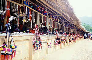 Souvenir und Handwerk der Akha, Doi Thung, Mae Sai  (15.7 K)